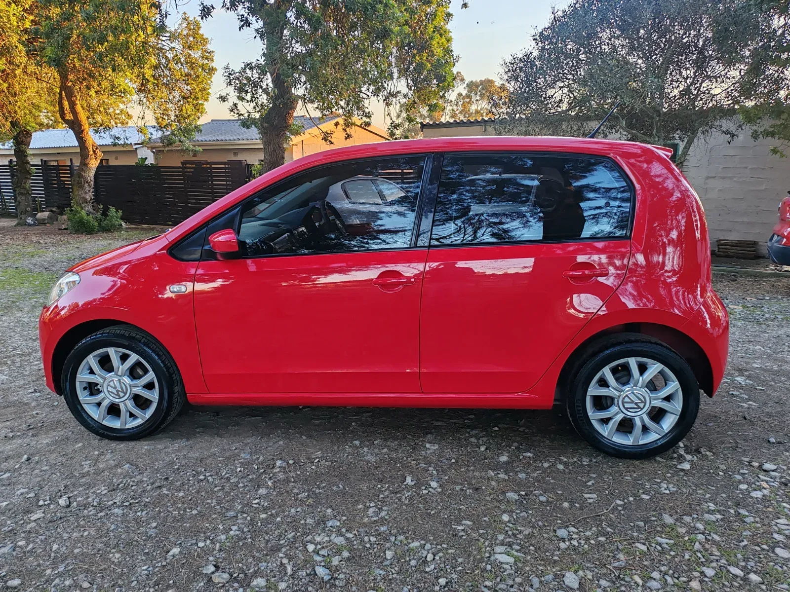 2016 Volkswagen  MOVE UP — photo 10